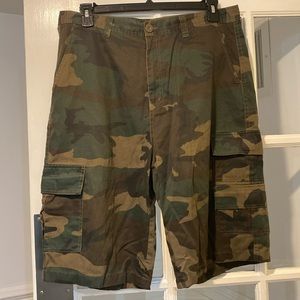 GS115 size 36 shorts good condition. Camo shorts.